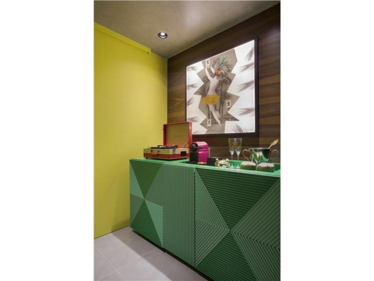 优2里约热内卢因特西迪酒店 外观 照片 A green sideboard